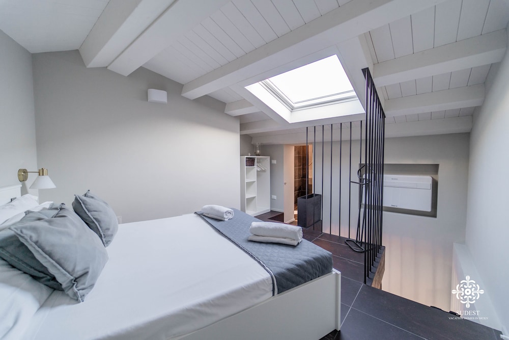 Exclusive Apartment, 1 Queen Bed photo 2