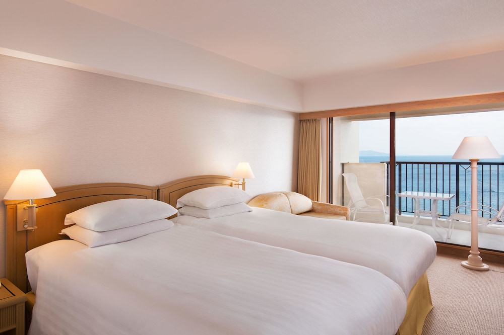 Superior Twin South Tower (2-8th floor) Non-Smoking 36sqm Ocean View