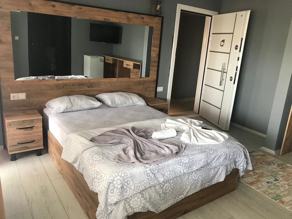 Studio, 1 Bedroom photo 2