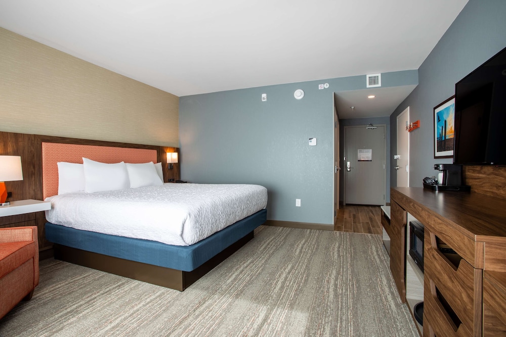 Room, 1 King Bed, Accessible (Hearing) - Photo 2