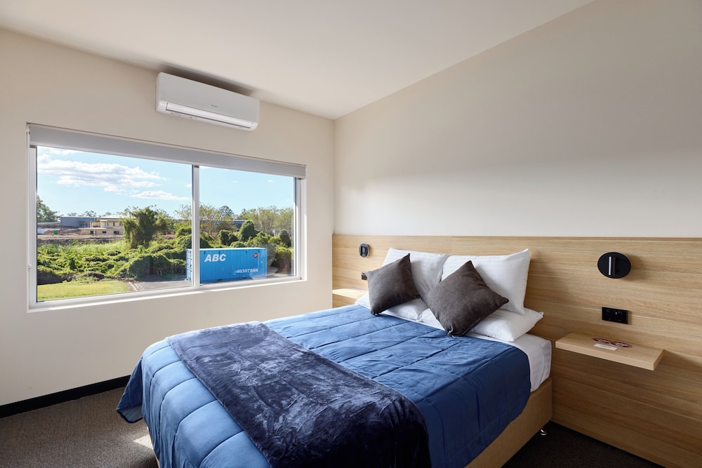 Basic Room, 1 Queen Bed