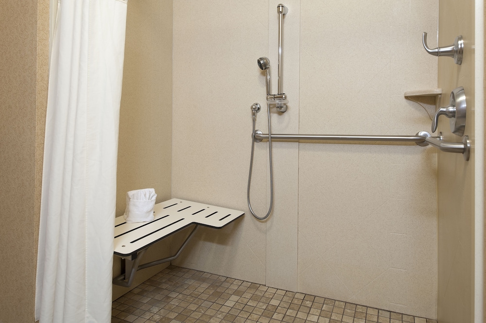 Room, 1 King Bed, Accessible, Non Smoking - Photo 6