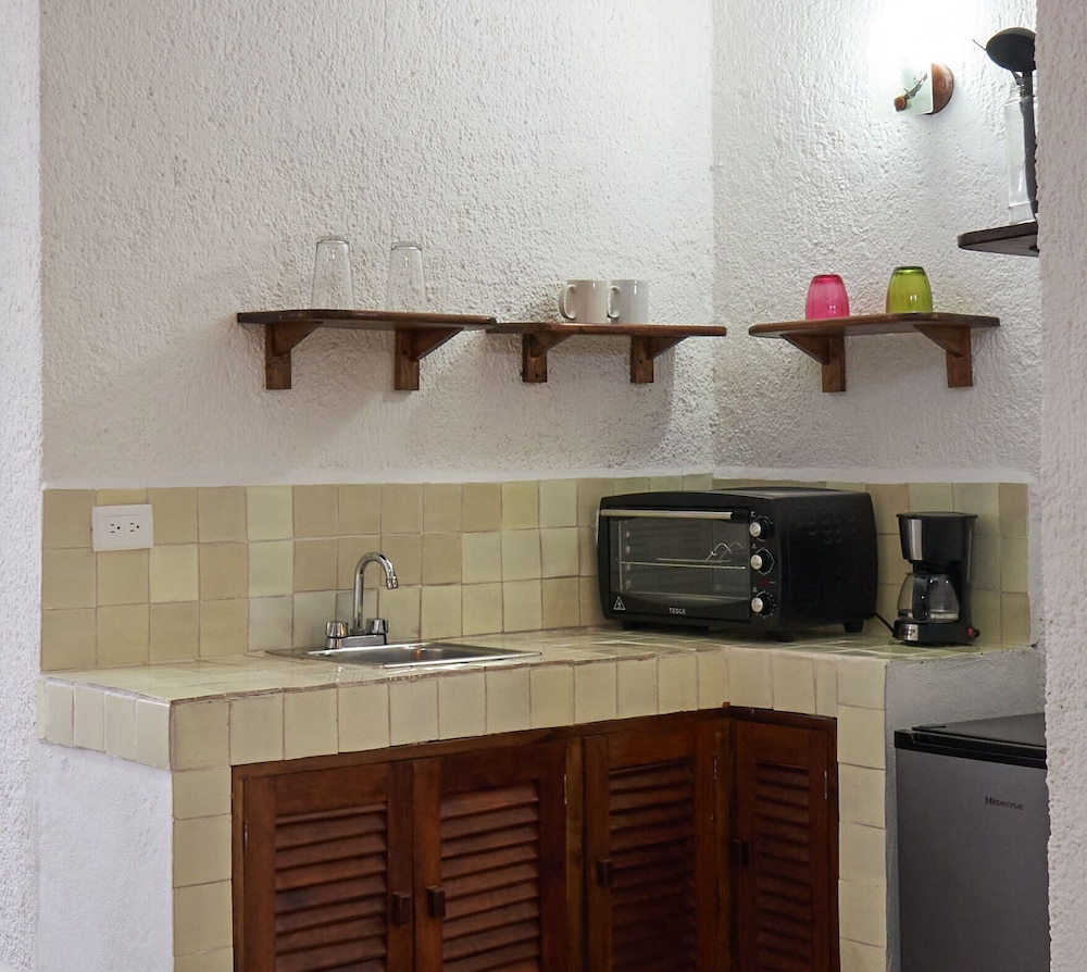 Standard Studio, Multiple Beds - Photo 3