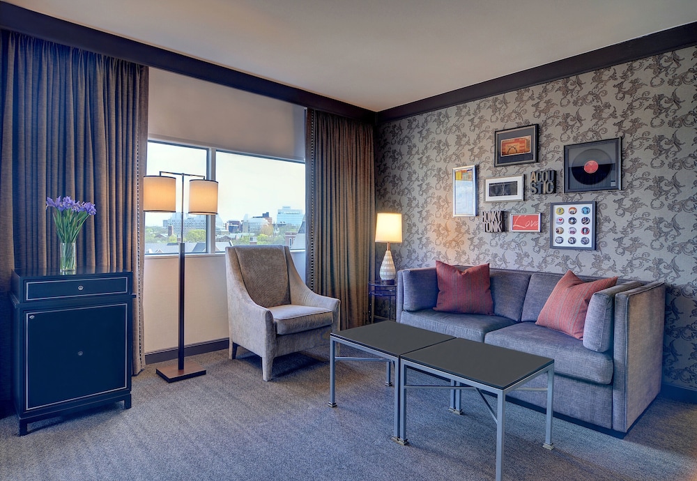 Executive Suite (Premium) - Photo 2