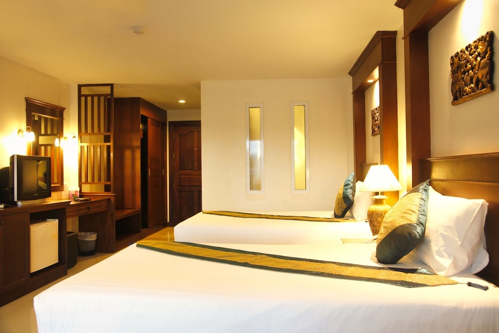 Deluxe Room - Photo 5