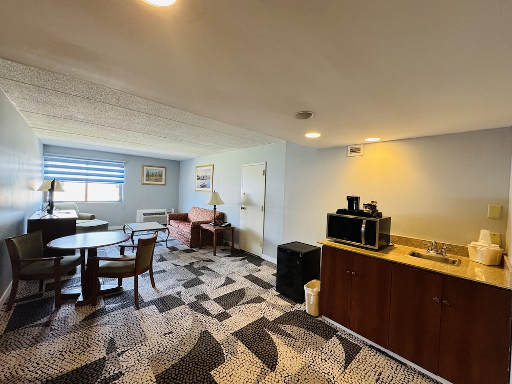 Suite, 1 King Bed with Sofa bed, Jetted Tub - Photo 2