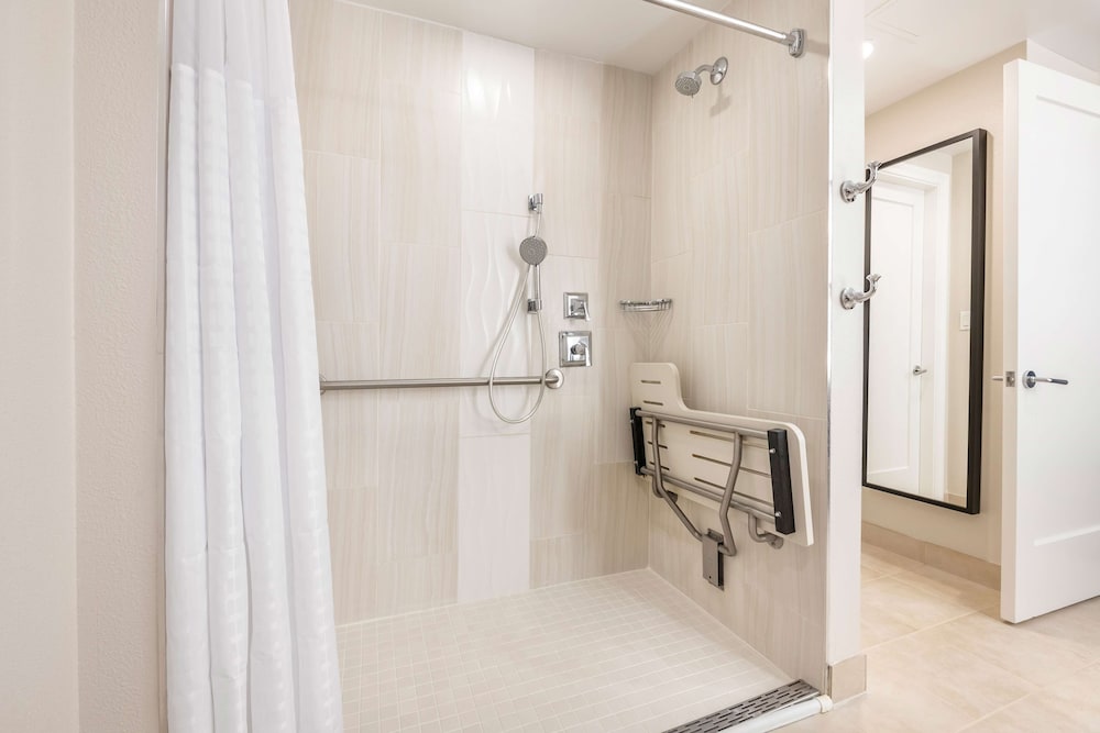 Suite, 2 Bedrooms, Accessible (Hearing, Roll-in Shower, Plus)