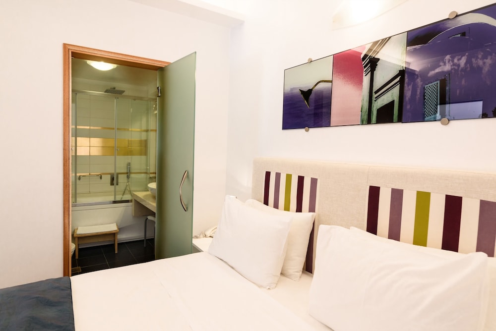 Suite - Photo 4