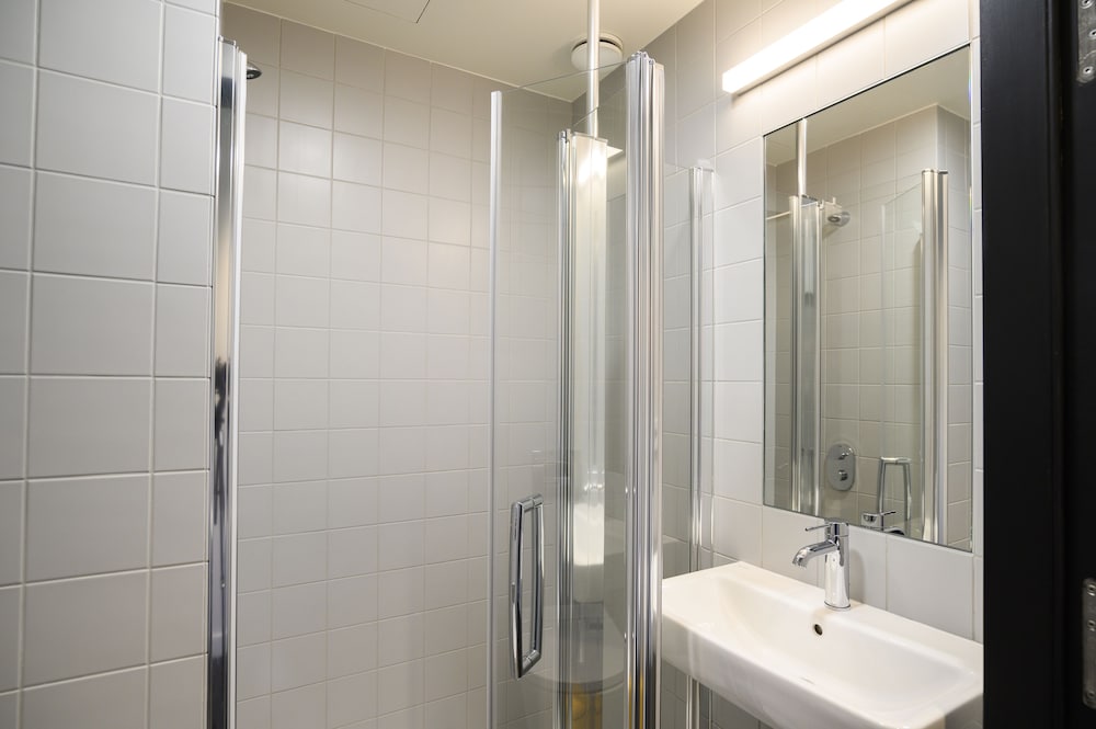 Bed in dormitory of 8 with private bathroom photo 2