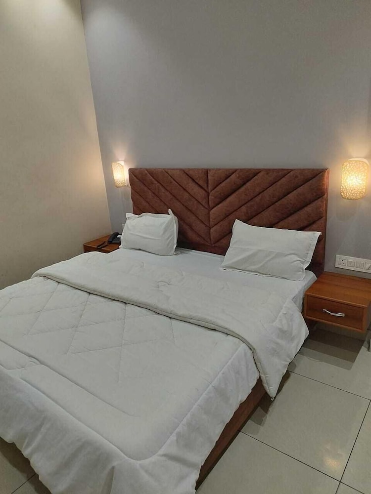 Standard Double Room - Photo 10