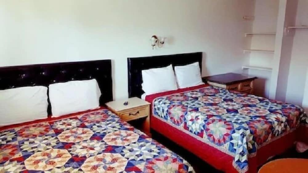 Family Room, 2 Double Beds, Kitchenette photo 1