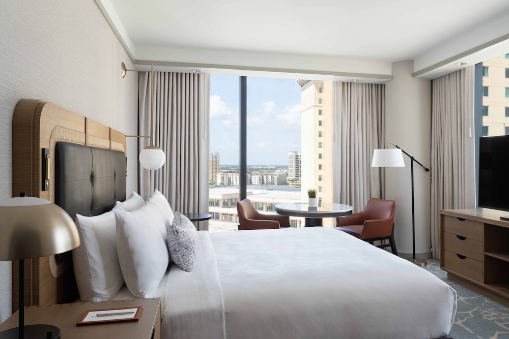 Room, 1 King Bed, City View, Corner