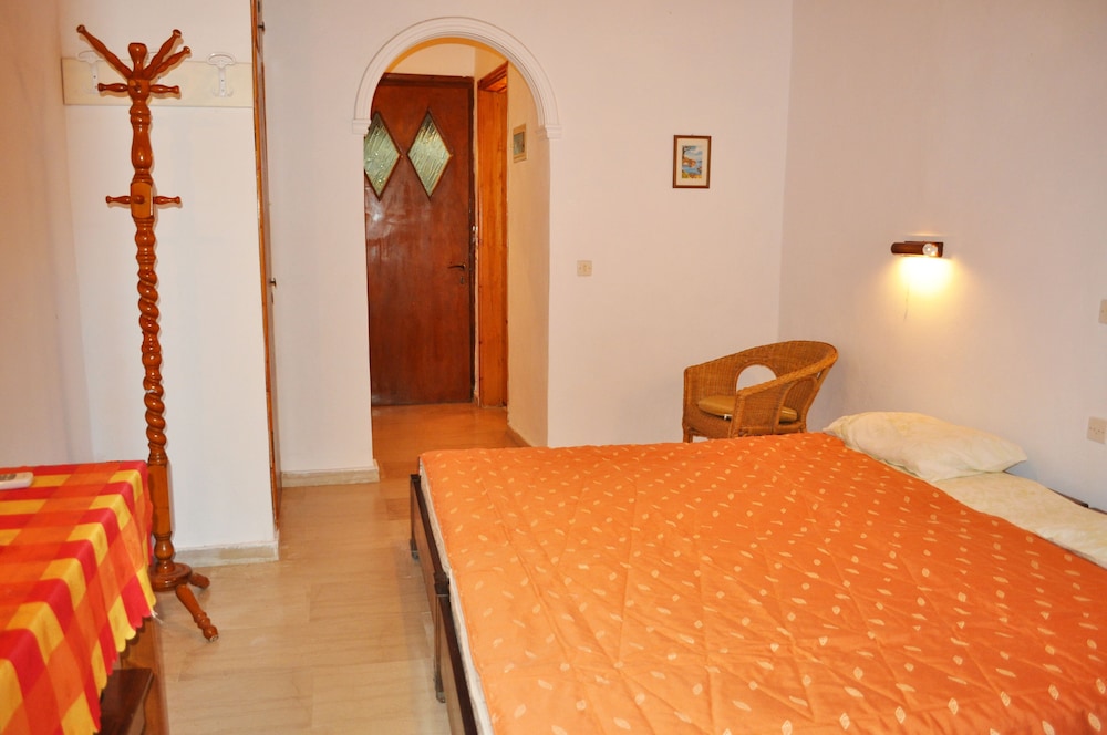 House, 2 Bedrooms, Smoking, Balcony
