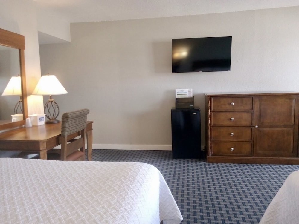 Deluxe Double Room, 2 Queen Beds photo 2