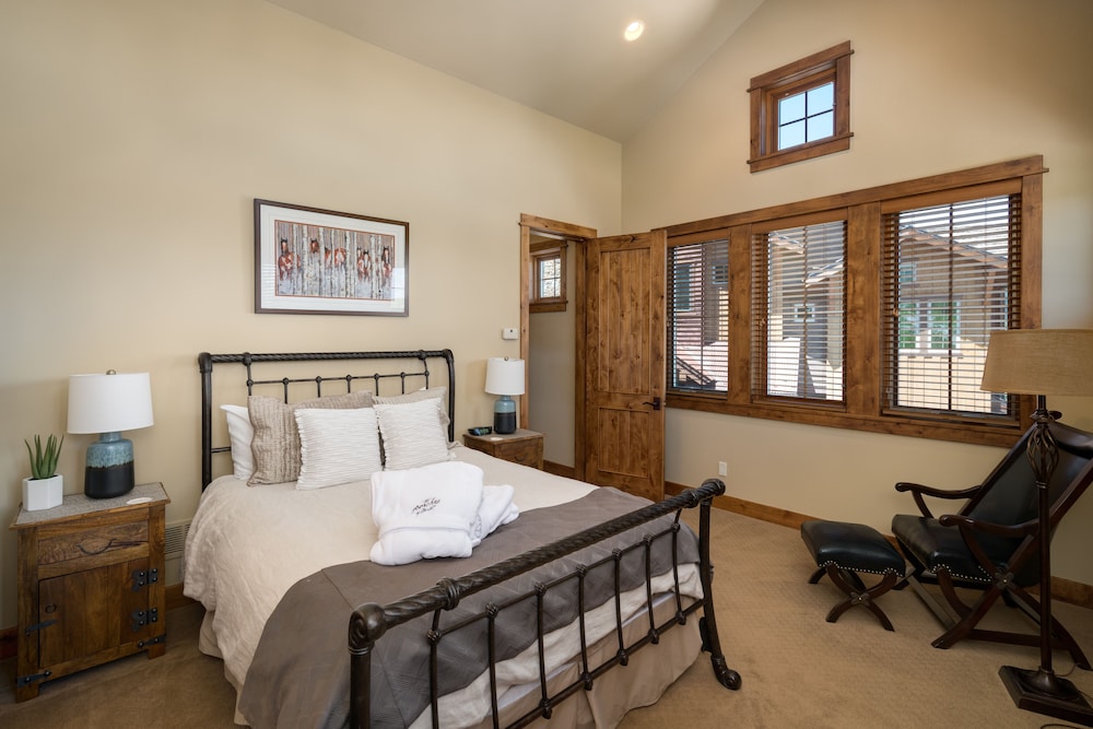 Small 4 Bedroom photo 3