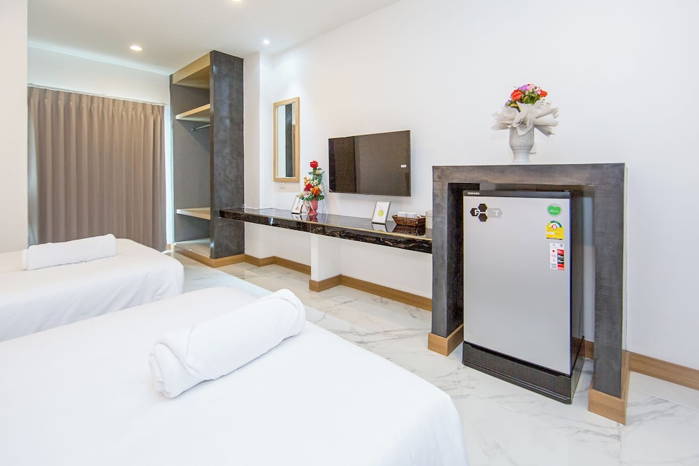 Standard Twin Room - Photo 9