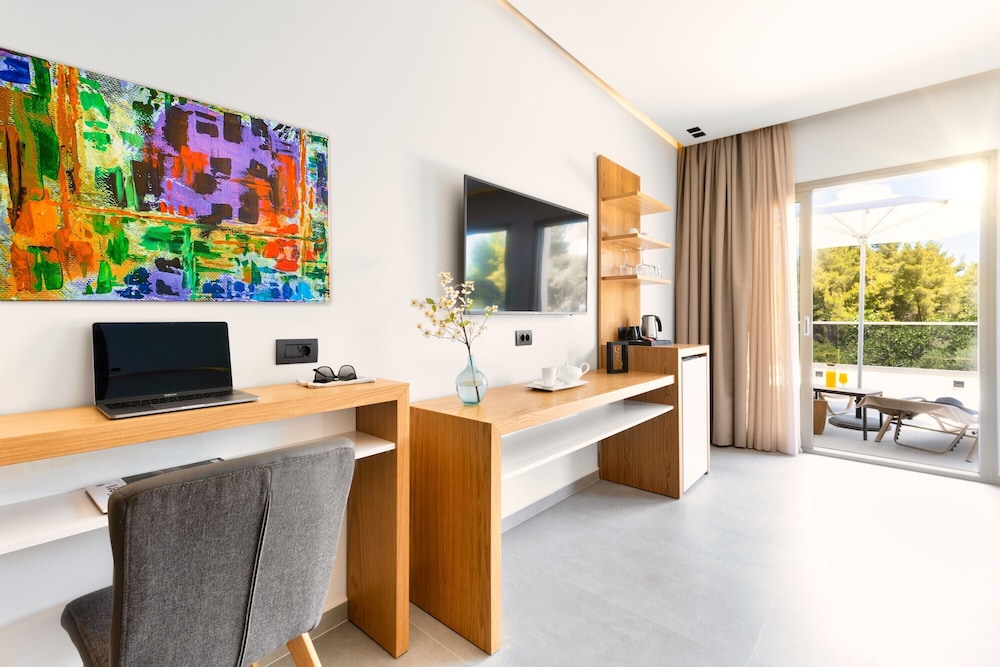 Deluxe Suite photo 2