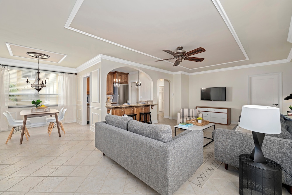 Deluxe Apartment, 3 Bedrooms, Kitchen, Partial Ocean View