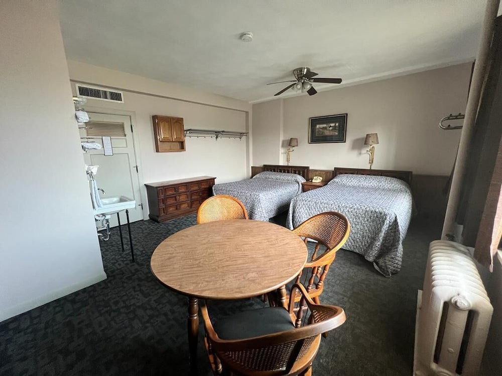 Family Room, 2 Double Beds, Non Smoking photo 1