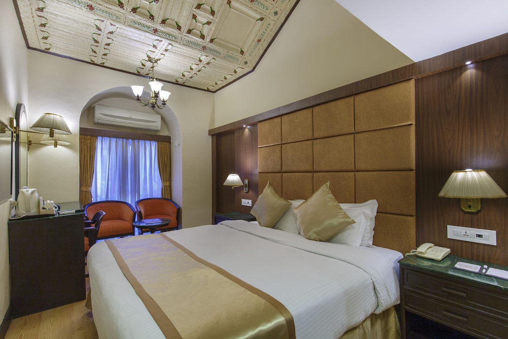 Deluxe Room King Bed - Photo 6