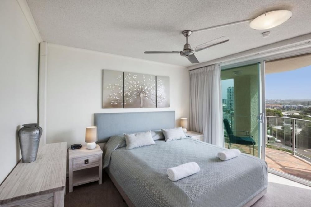 Deluxe Apartment, Multiple Bedrooms, Non Smoking, Kitchen (3 Bed Deluxe View) photo 2