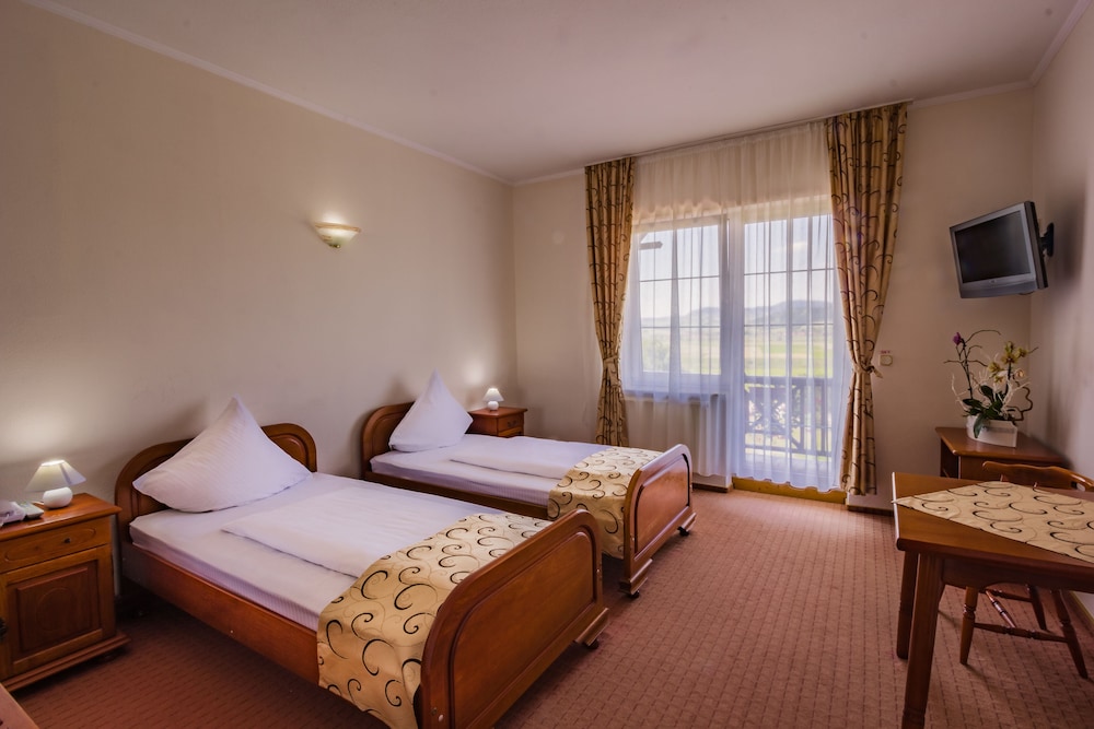 Standard Twin Room, Multiple Beds photo 1