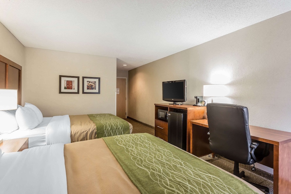 Standard Room, 2 Queen Beds, Non Smoking - Photo 2