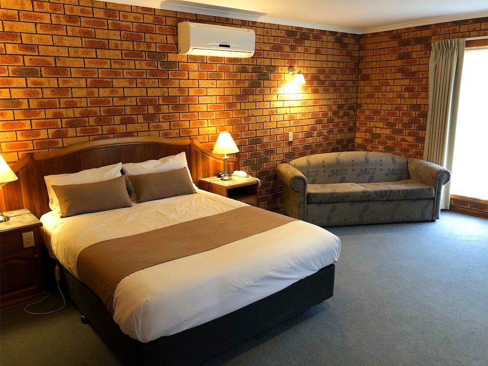 2 Bedroom Family Spa Suite photo 3