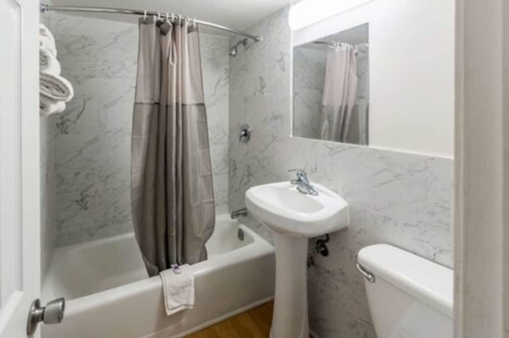 Basic Triple Room photo 2