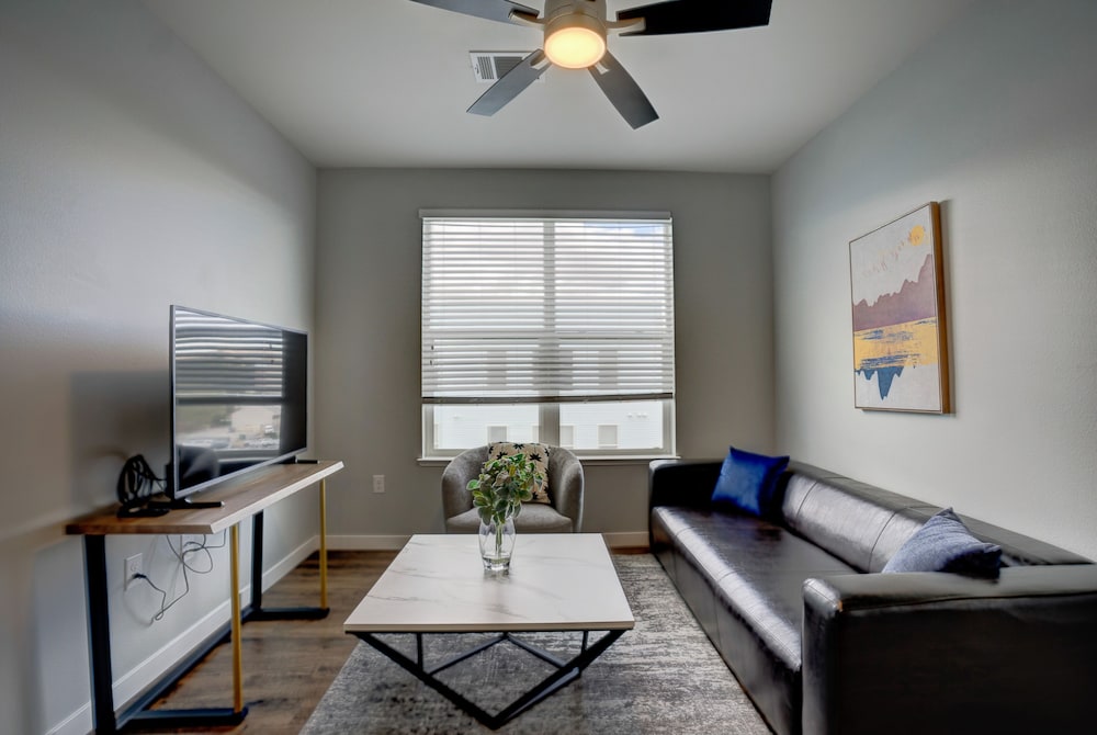 Standard Condo, 3 Bedrooms