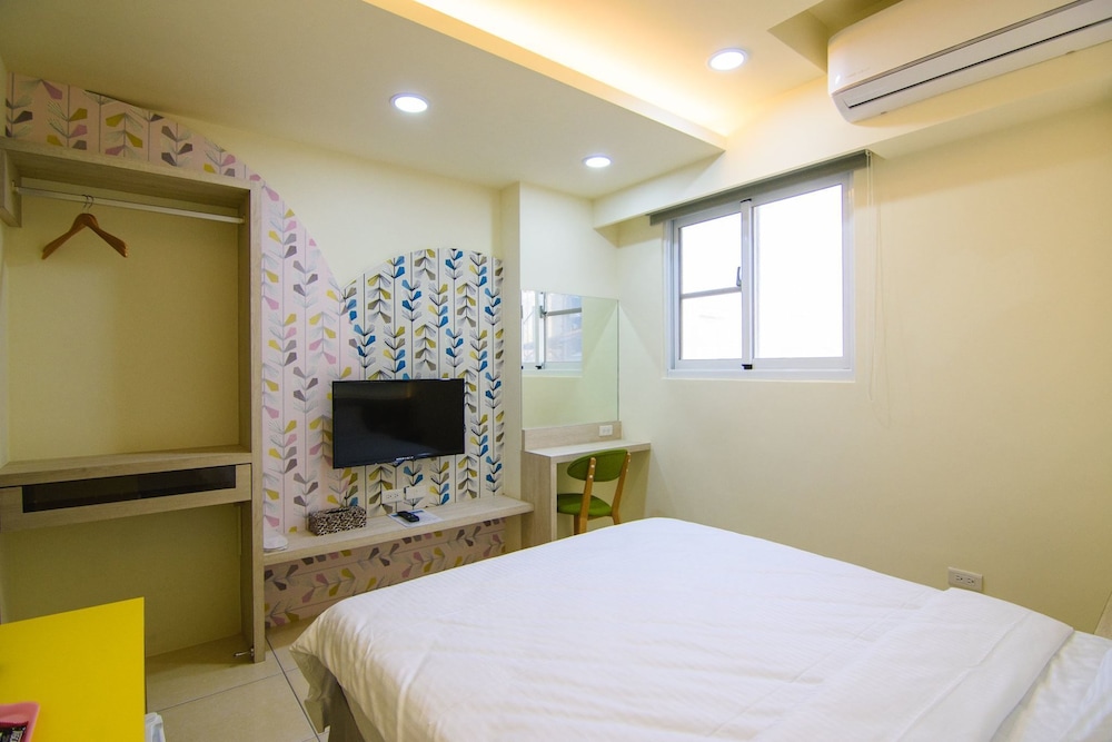 Economy Double Room, Shared Bathroom (303) photo 2
