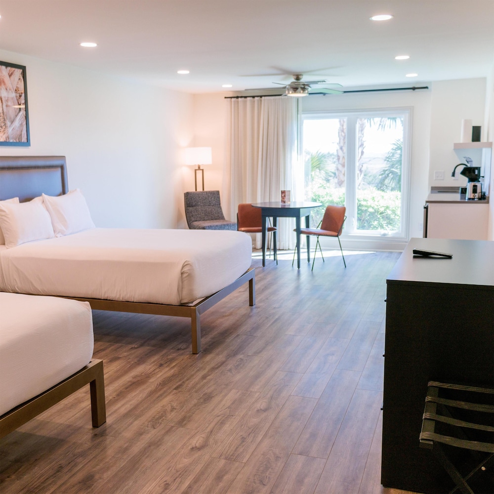 Studio, 2 Queen Beds - Photo 6