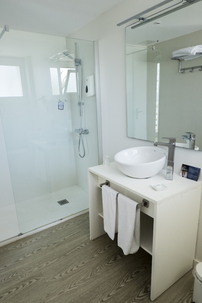 Standard Triple Room, Balcony - Photo 8