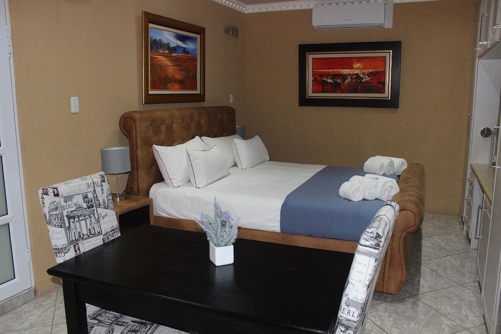 Deluxe Studio Suite photo 1