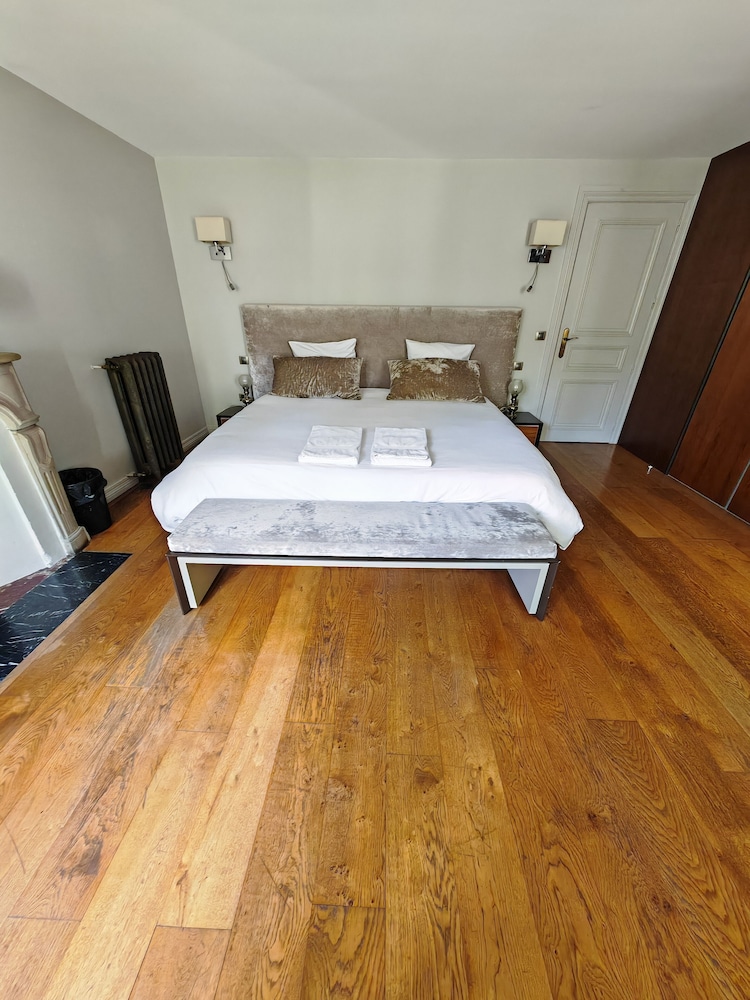 Deluxe Double Room, Garden View (CHAMBRE 3 LA PRINCESSE D'AREMBERG)