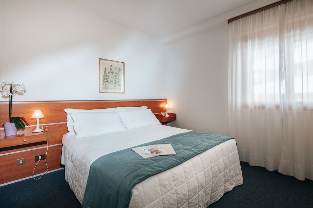 Standard Double Or Twin Room - Photo 1