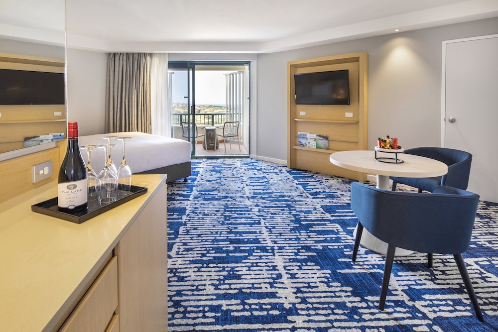Junior Suite, 1 King Bed, Ocean View thumbnail 5