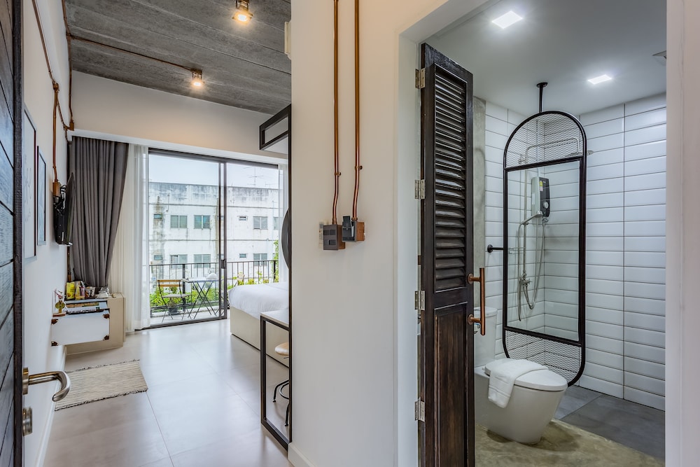 Double Room, 1 King Bed, Balcony - Photo 15