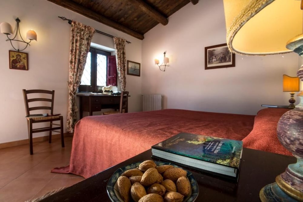 Basic Double or Twin Room, 1 Double Bed, Courtyard View photo 1