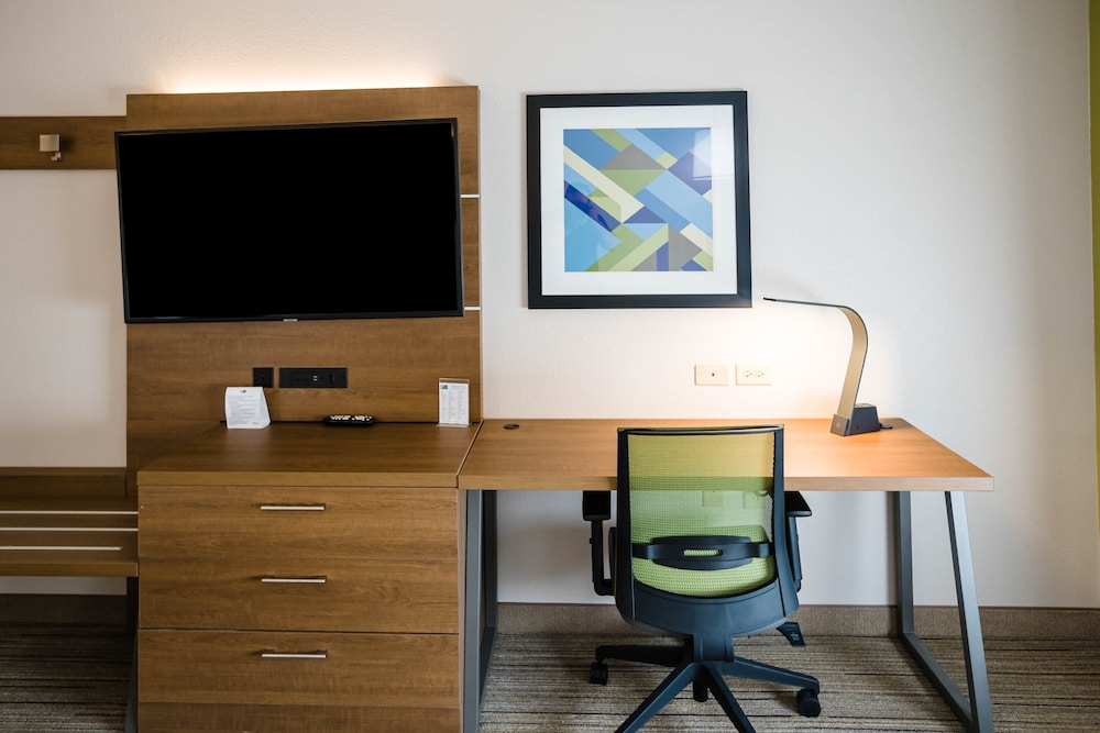 Suite, 1 Bedroom - Photo 2