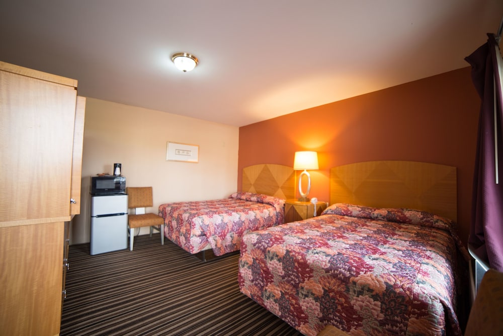 Economy Room, 2 Queen Beds, Smoking
