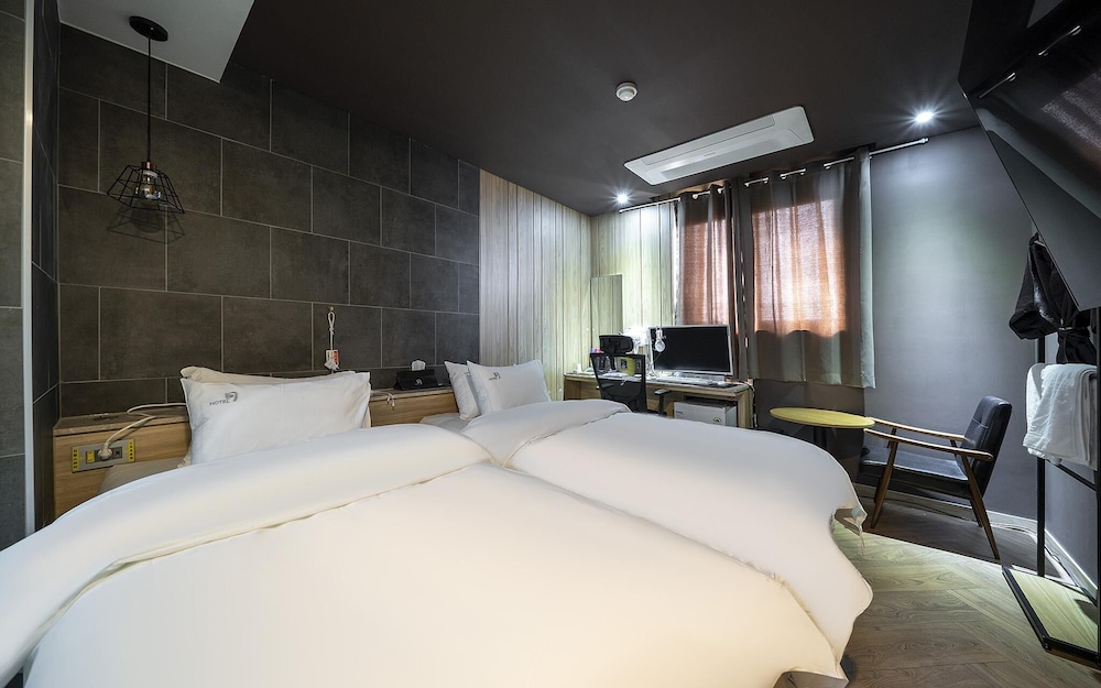 Room (Premium - Twin (2PC OTT))