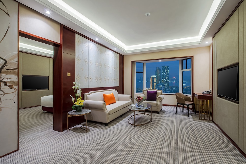 Deluxe Suite - Photo 5