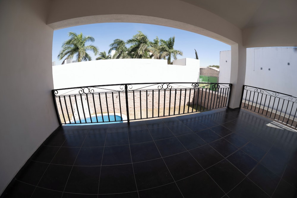 Loft, 1 Bedroom, Smoking, Balcony photo 3