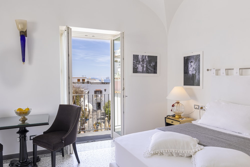 Deluxe Double Room, 1 King Bed, Terrace, City View