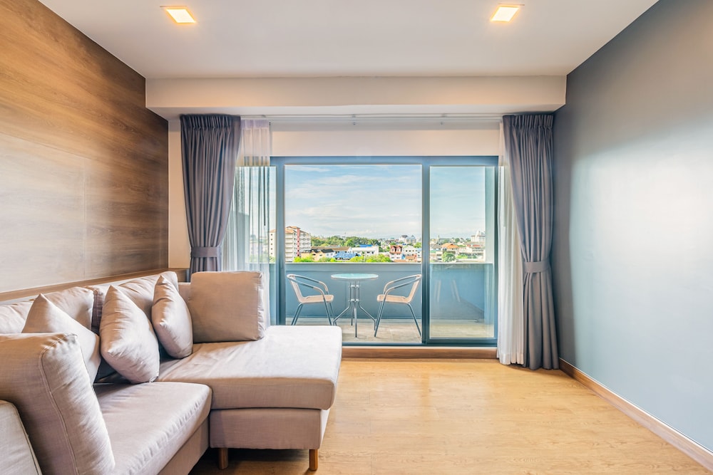 Executive King Room with Private Balcony - Photo 7