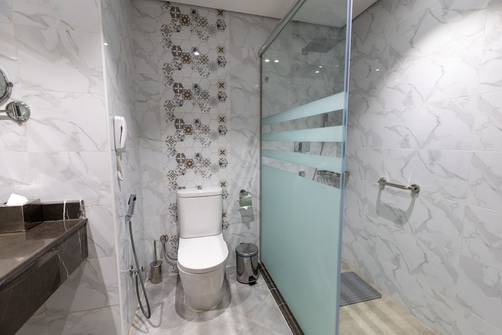 Executive Suite, 1 Bedroom - Photo 3