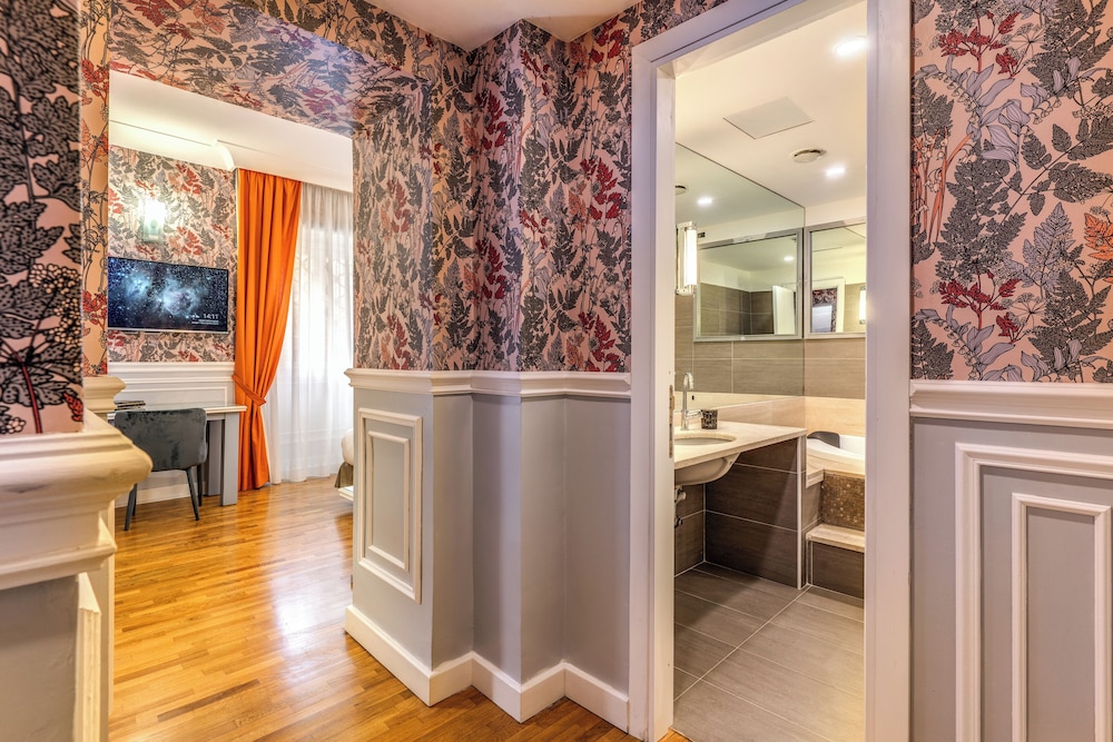 Royal Room photo 2