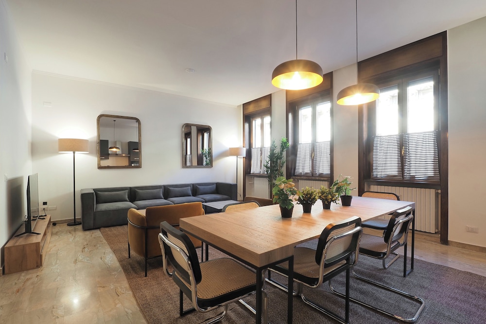 Three-bedroom apartment, Via Dogana 3
