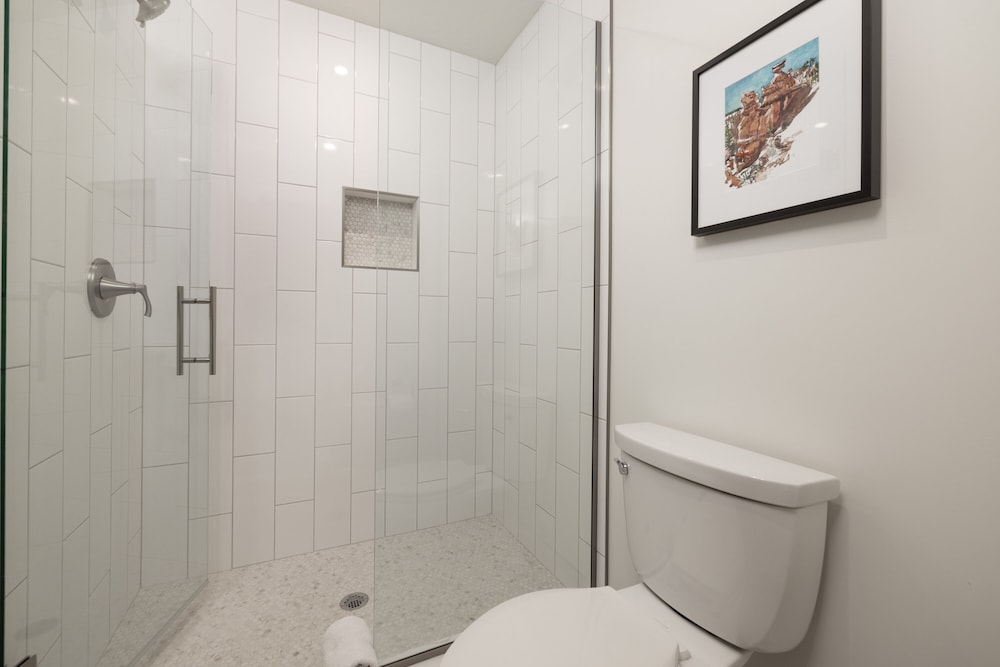 Signature King Suite - Photo 6